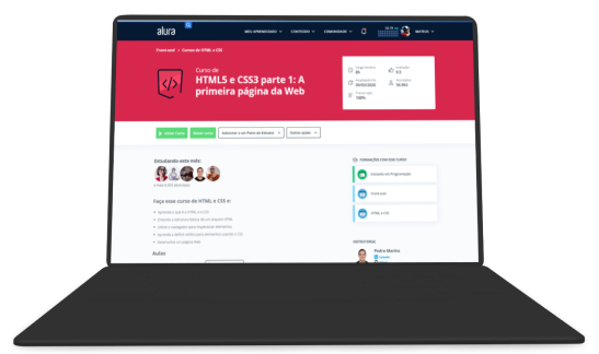 Um notebook aberto com o curso da Alura